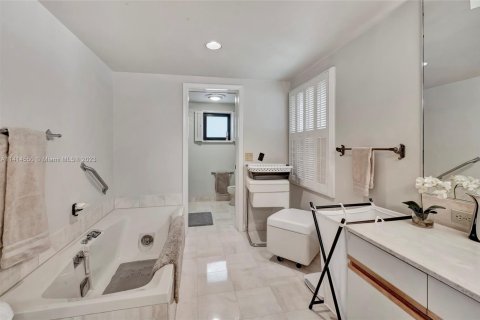 Villa ou maison à vendre à Coral Gables, Floride: 5 chambres, 373.84 m2 № 1935455 - photo 17