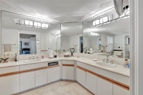 Villa ou maison à vendre à Coral Gables, Floride: 5 chambres, 373.84 m2 № 1935455 - photo 16