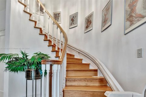 Villa ou maison à vendre à Coral Gables, Floride: 5 chambres, 373.84 m2 № 1935455 - photo 4