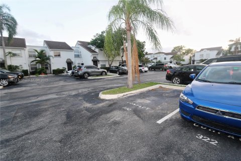 Copropriété à louer à Doral, Floride: 2 chambres, 102.66 m2 № 1890751 - photo 8
