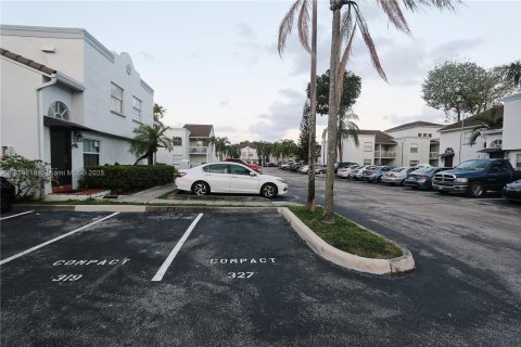 Copropriété à louer à Doral, Floride: 2 chambres, 102.66 m2 № 1890751 - photo 7