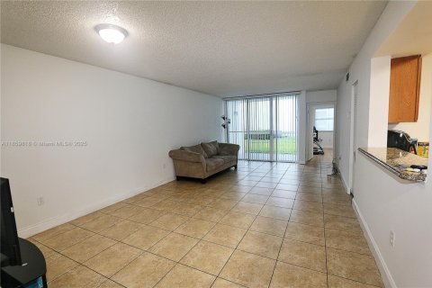 Copropriété à louer à Doral, Floride: 2 chambres, 102.66 m2 № 1890751 - photo 11