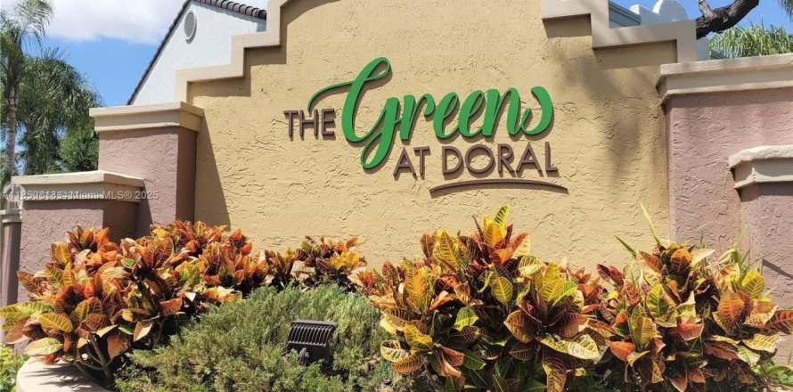 Condo à Doral, Floride, 2 chambres  № 1890751