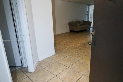 Copropriété à louer à Doral, Floride: 2 chambres, 102.66 m2 № 1890751 - photo 10