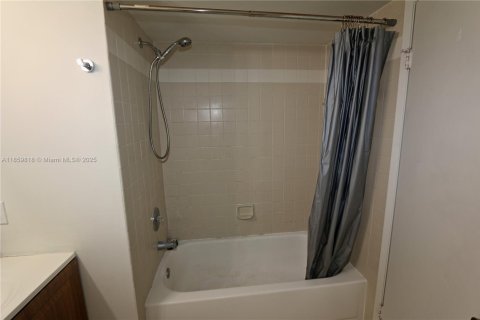 Copropriété à louer à Doral, Floride: 2 chambres, 102.66 m2 № 1890751 - photo 20