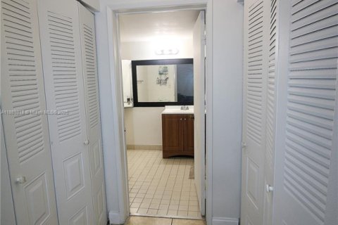 Copropriété à louer à Doral, Floride: 2 chambres, 102.66 m2 № 1890751 - photo 18