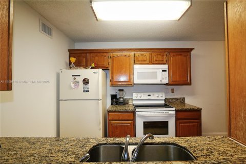 Copropriété à louer à Doral, Floride: 2 chambres, 102.66 m2 № 1890751 - photo 14