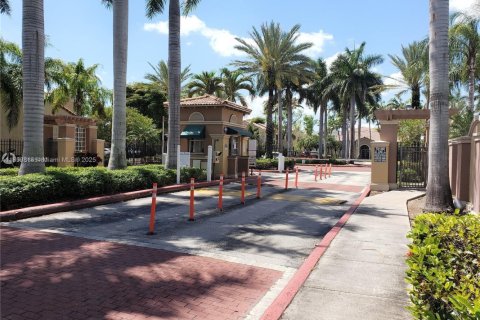Copropriété à louer à Doral, Floride: 2 chambres, 102.66 m2 № 1890751 - photo 3