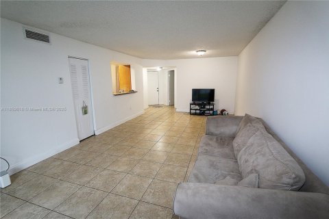 Copropriété à louer à Doral, Floride: 2 chambres, 102.66 m2 № 1890751 - photo 12