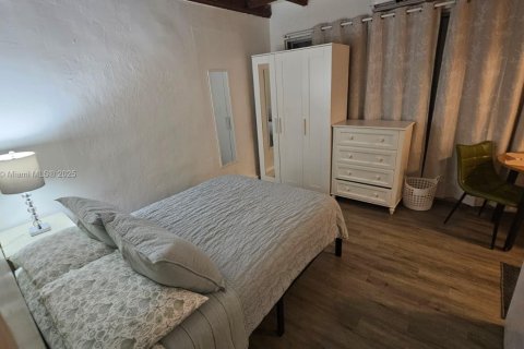 Villa ou maison à louer à Hollywood, Floride: 1 chambre, 55.74 m2 № 1842883 - photo 4