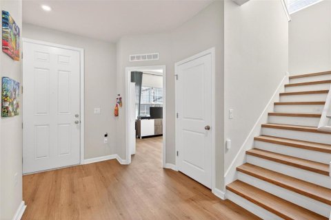 Casa en venta en Apopka, Florida, 3 dormitorios, 198.16 m2 № 2144799 - foto 2