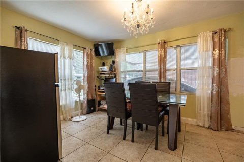 Casa en venta en Tampa, Florida, 2 dormitorios, 100.33 m2 № 2408541 - foto 10