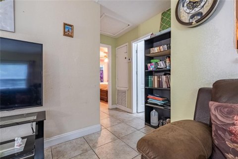 Casa en venta en Tampa, Florida, 2 dormitorios, 100.33 m2 № 2408541 - foto 17