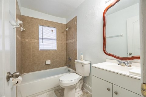 Casa en venta en Tampa, Florida, 2 dormitorios, 100.33 m2 № 2408541 - foto 18