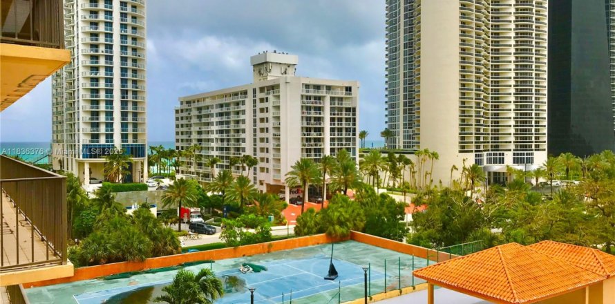 Condominio en Sunny Isles Beach, Florida, 2 dormitorios № 1819975