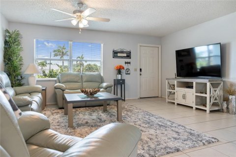 Casa en venta en Port Charlotte, Florida, 3 dormitorios, 140.84 m2 № 1825276 - foto 13