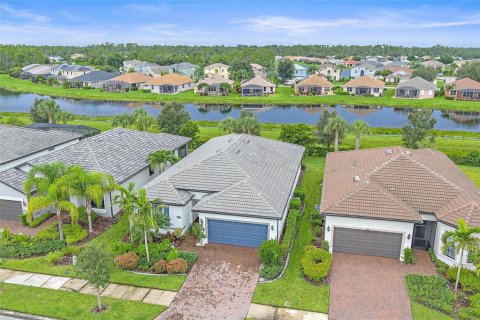 Villa ou maison à vendre à North Port, Floride: 2 chambres, 180.88 m2 № 1902981 - photo 2