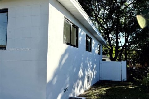 Снять в аренду виллу или дом в Норт-Майами, Флорида 3 спальни, 150.22м2, № 2082447 - фото 3