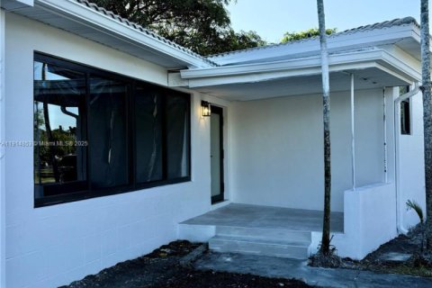 Снять в аренду виллу или дом в Норт-Майами, Флорида 3 спальни, 150.22м2, № 2082447 - фото 7