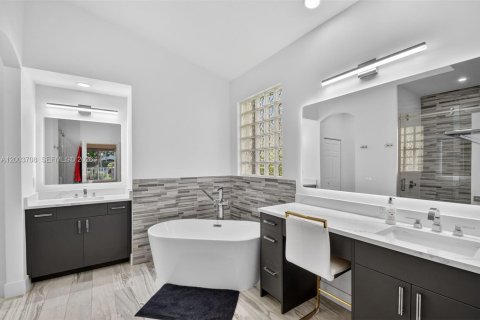 House in Lake Worth, Florida 4 bedrooms, 197.42 sq.m. № 2068843 - photo 29