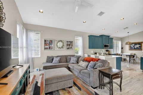 House in Lake Worth, Florida 4 bedrooms, 197.42 sq.m. № 2068843 - photo 24