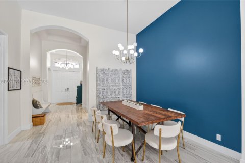 House in Lake Worth, Florida 4 bedrooms, 197.42 sq.m. № 2068843 - photo 9