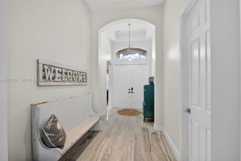 House in Lake Worth, Florida 4 bedrooms, 197.42 sq.m. № 2068843 - photo 6