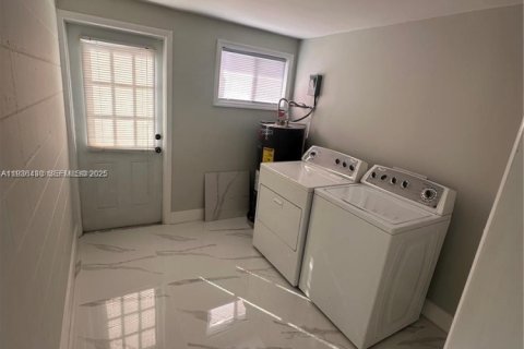 Villa ou maison à vendre à Englewood, Floride: 2 chambres № 1994391 - photo 19