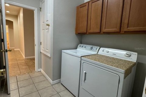 Villa ou maison à louer à Orlando, Floride: 4 chambres, 179.86 m2 № 2149355 - photo 17