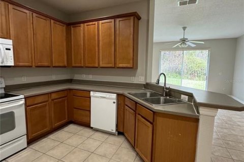 Villa ou maison à louer à Orlando, Floride: 4 chambres, 179.86 m2 № 2149355 - photo 8