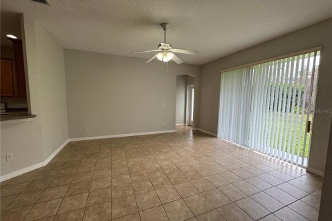 Villa ou maison à louer à Orlando, Floride: 4 chambres, 179.86 m2 № 2149355 - photo 9