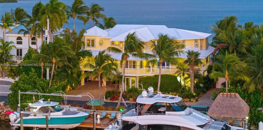 House in Key Largo, Florida 3 bedrooms № 2034924