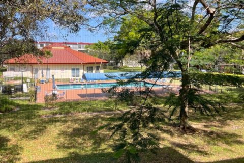 Condominio en venta en Lauderdale Lakes, Florida, 2 dormitorios, 89.19 m2 № 992035 - foto 1
