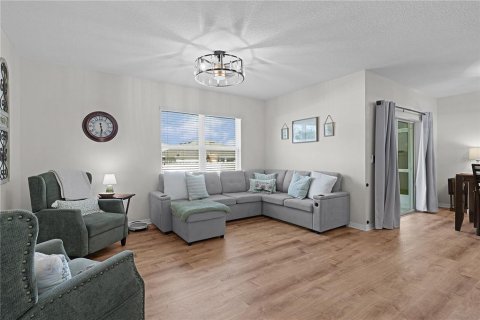 Casa en venta en Wildwood, Florida, 4 dormitorios, 166.39 m2 № 1886916 - foto 8