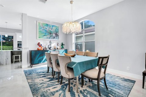 House in Pembroke Pines, Florida 4 bedrooms, 235.97 sq.m. № 1986597 - photo 10