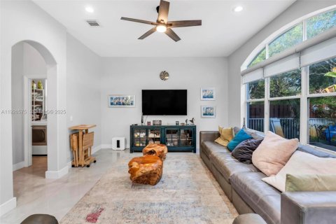 House in Pembroke Pines, Florida 4 bedrooms, 235.97 sq.m. № 1986597 - photo 20