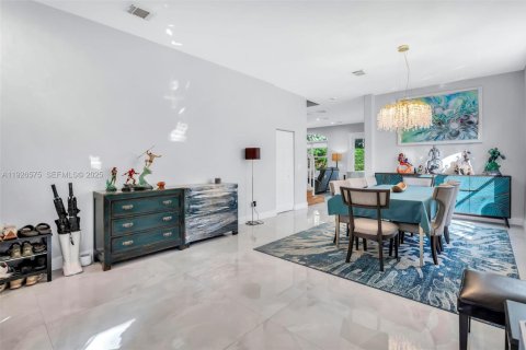 House in Pembroke Pines, Florida 4 bedrooms, 235.97 sq.m. № 1986597 - photo 9