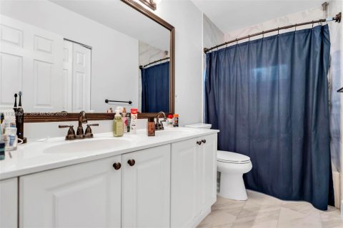 House in Pembroke Pines, Florida 4 bedrooms, 235.97 sq.m. № 1986597 - photo 30