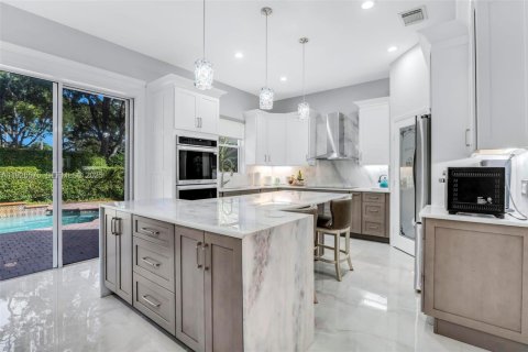 House in Pembroke Pines, Florida 4 bedrooms, 235.97 sq.m. № 1986597 - photo 11