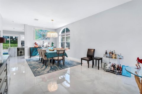 House in Pembroke Pines, Florida 4 bedrooms, 235.97 sq.m. № 1986597 - photo 8