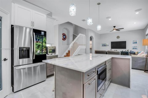 House in Pembroke Pines, Florida 4 bedrooms, 235.97 sq.m. № 1986597 - photo 16