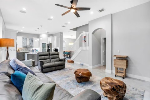 House in Pembroke Pines, Florida 4 bedrooms, 235.97 sq.m. № 1986597 - photo 19