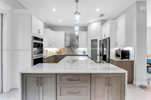 House in Pembroke Pines, Florida 4 bedrooms, 235.97 sq.m. № 1986597 - photo 13