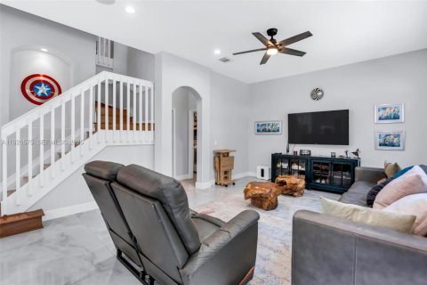 House in Pembroke Pines, Florida 4 bedrooms, 235.97 sq.m. № 1986597 - photo 21