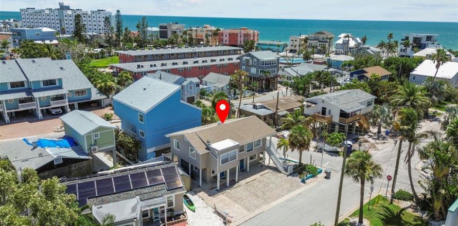 Propiedad comercial en Treasure Island, Florida 2 dormitorios, 166.39 m2 № 1918042