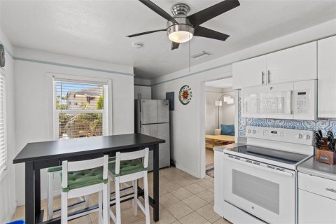 Propiedad comercial en venta en Treasure Island, Florida, 2 dormitorios, 166.39 m2 № 1918042 - foto 12