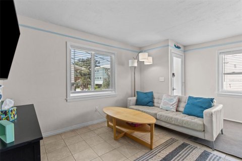Propiedad comercial en venta en Treasure Island, Florida, 2 dormitorios, 166.39 m2 № 1918042 - foto 9