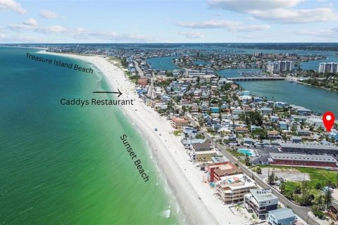 Propiedad comercial en venta en Treasure Island, Florida, 2 dormitorios, 166.39 m2 № 1918042 - foto 4