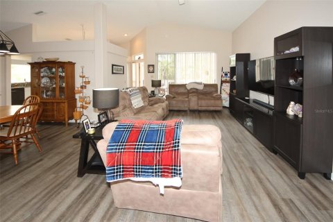 House in Hudson, Florida 3 bedrooms, 141.95 sq.m. № 1902526 - photo 17