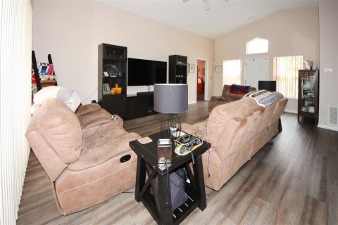 House in Hudson, Florida 3 bedrooms, 141.95 sq.m. № 1902526 - photo 14